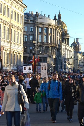 ST.PETERSBURG, RUSSIA: - MAY 9, 2015: View of Palace Square. Residents of St. Petersburg celebrates Victory Day.